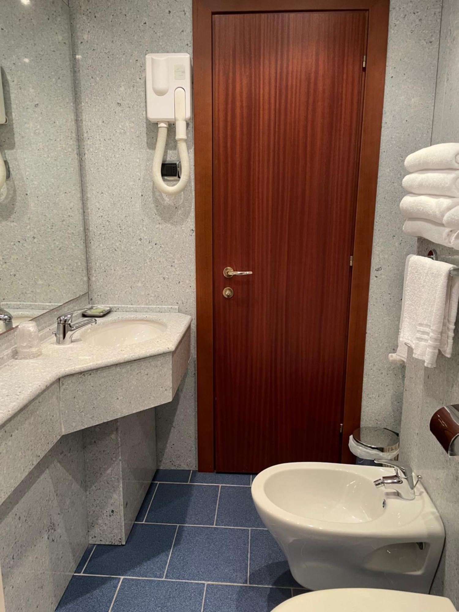 Hotel Mondial Rapallo Zimmer foto