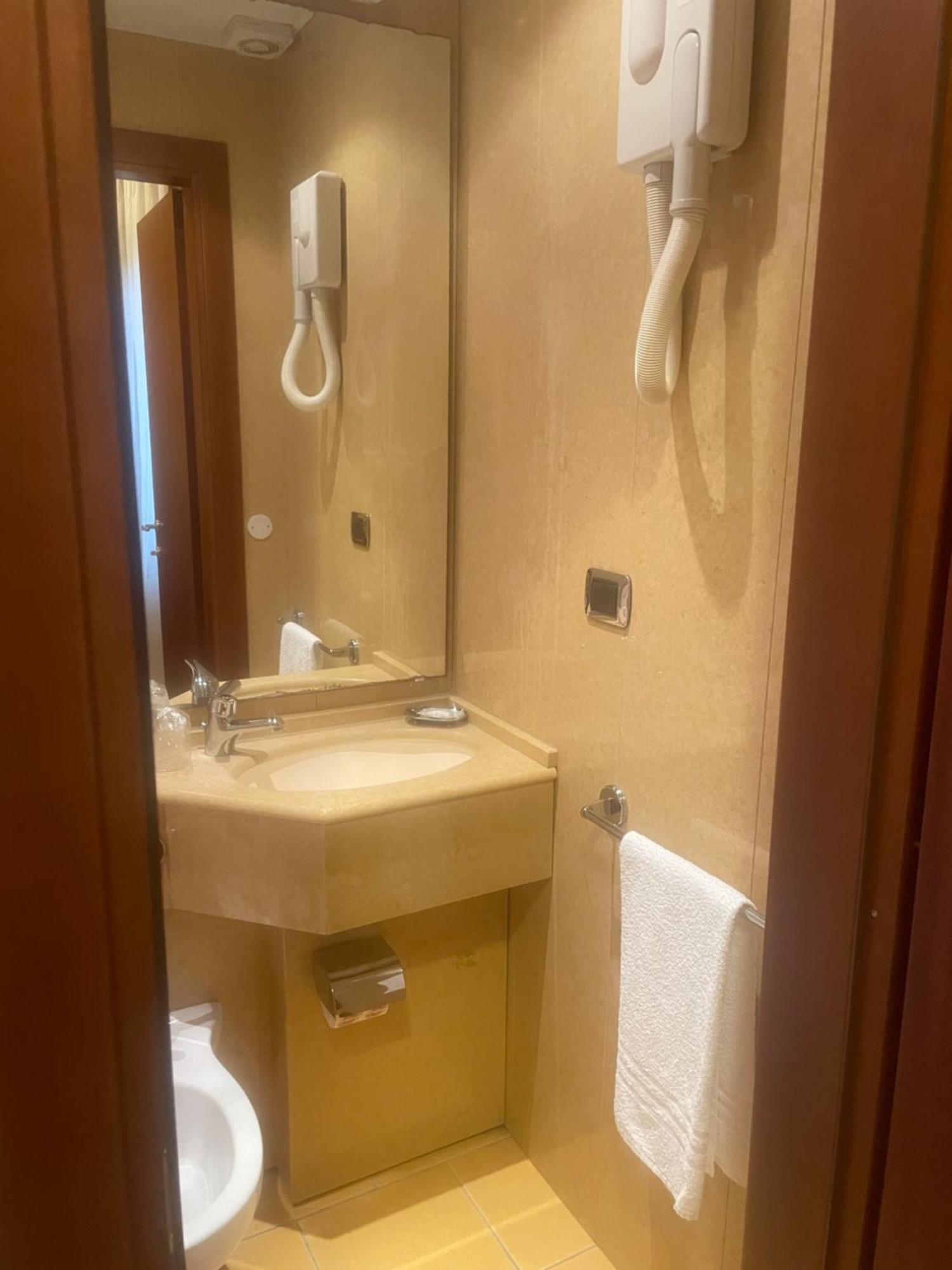 Hotel Mondial Rapallo Zimmer foto