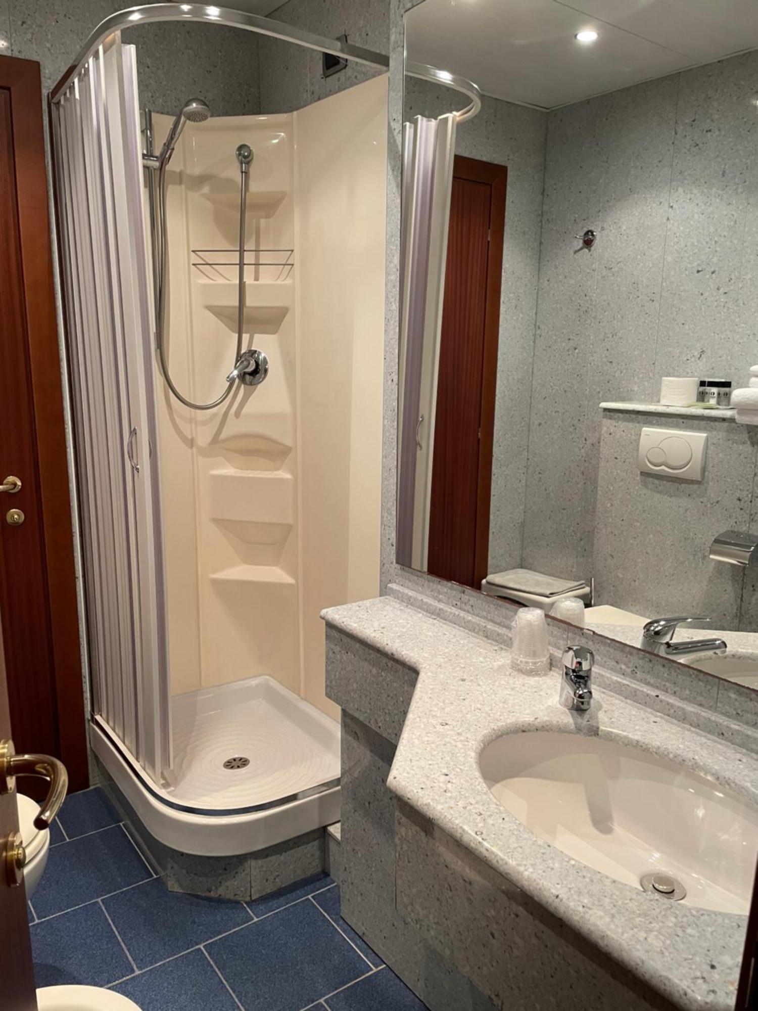 Hotel Mondial Rapallo Zimmer foto