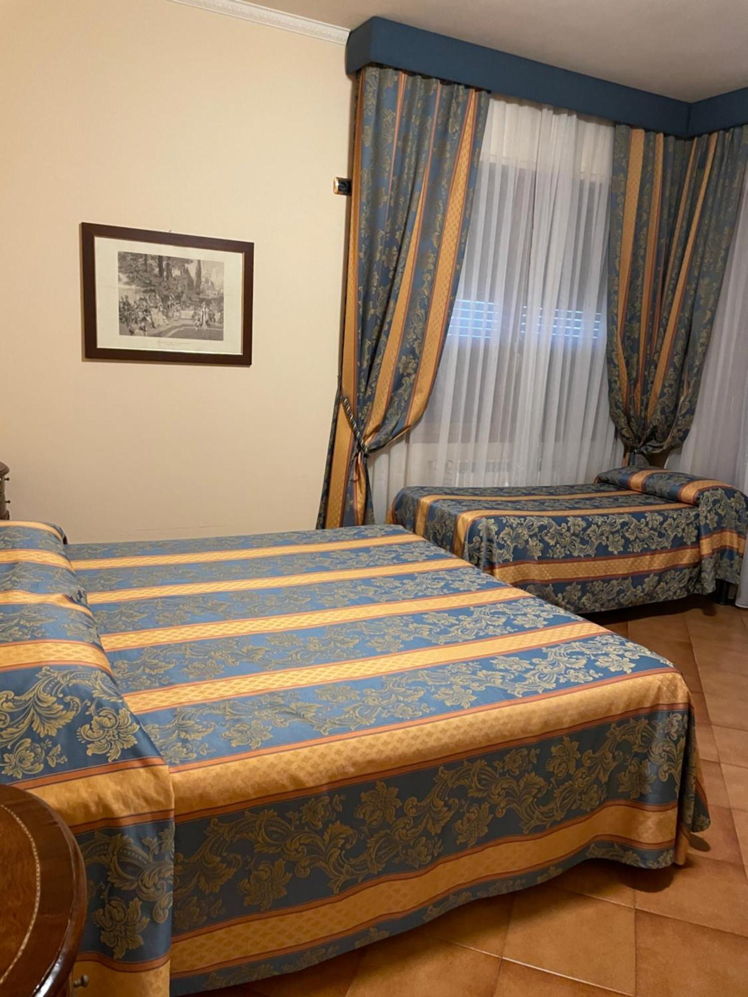 Hotel Mondial Rapallo Zimmer foto