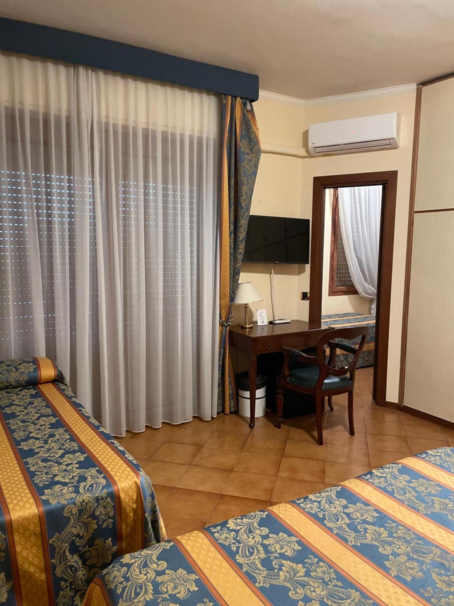 Hotel Mondial Rapallo Zimmer foto