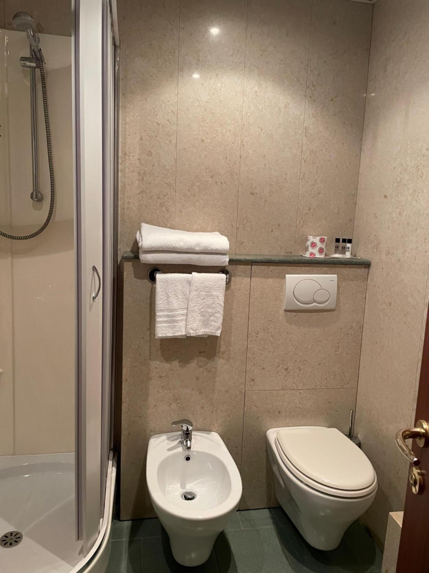Hotel Mondial Rapallo Zimmer foto