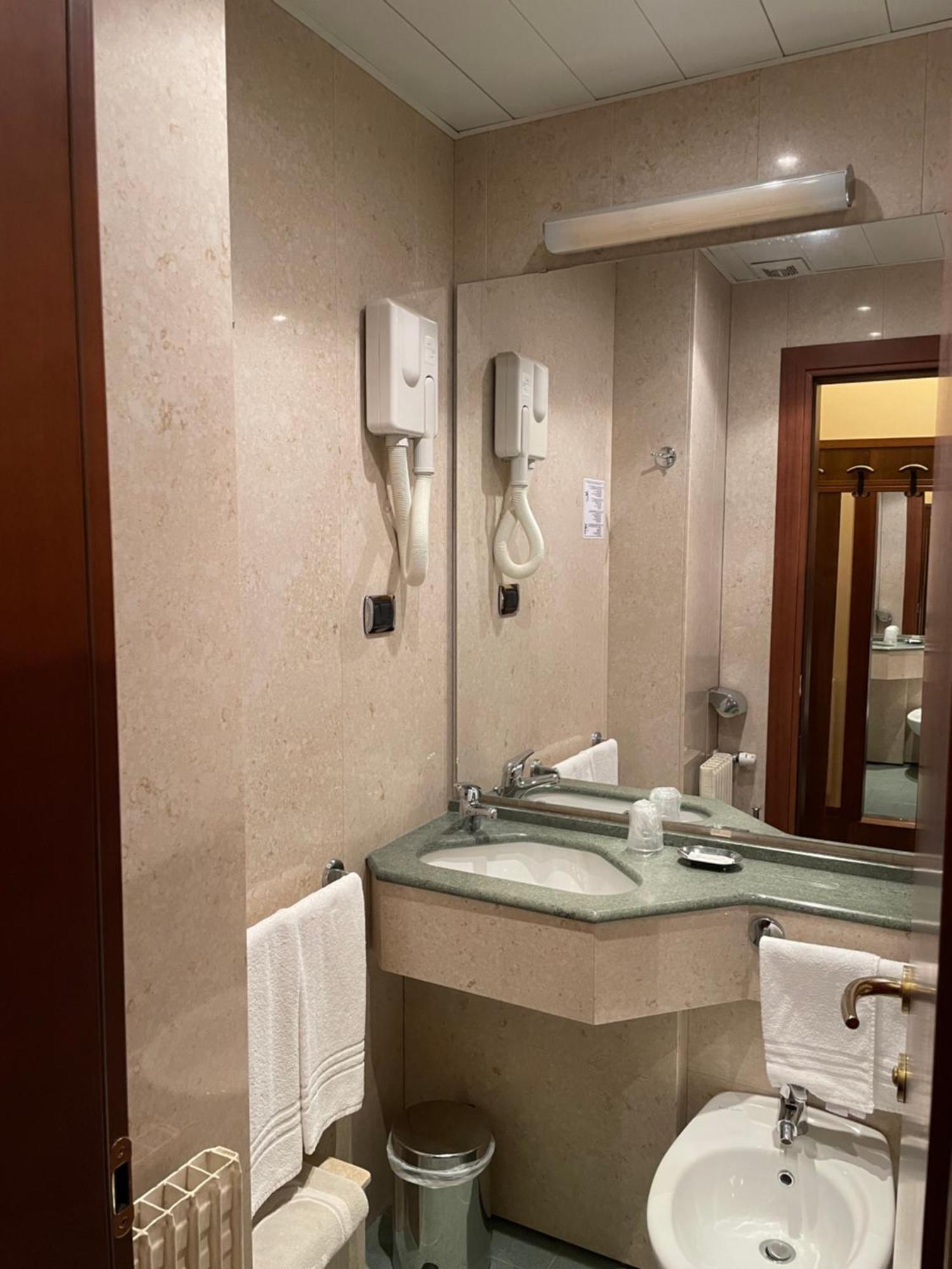 Hotel Mondial Rapallo Zimmer foto